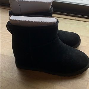 Ugh classic femme mini